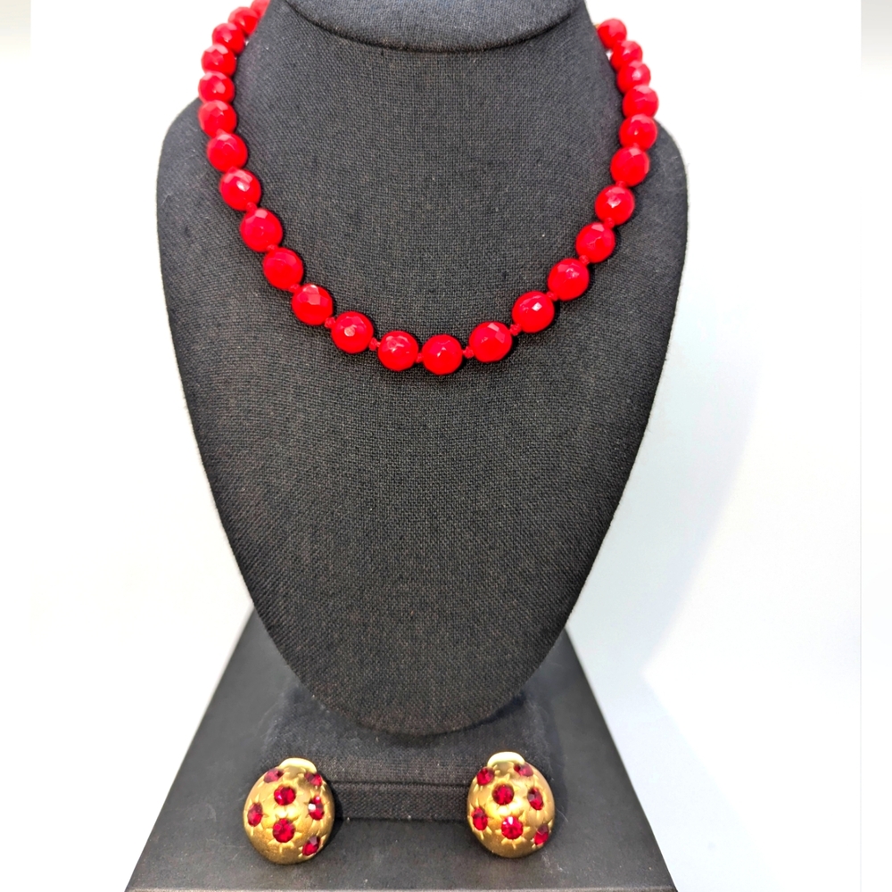 VINTAGE FACETED RED GlASS NECKLACE & EARRINGS